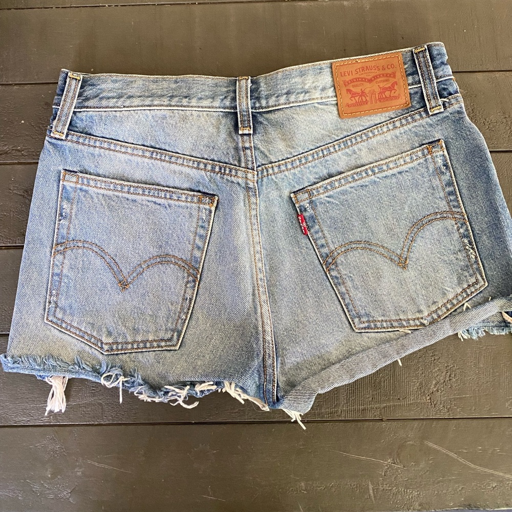 Levi Jean shorts size 28. Barely worn. New condition